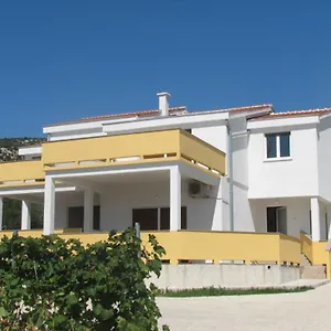 apartments-pijaza.primorje-gorskikotar.com/