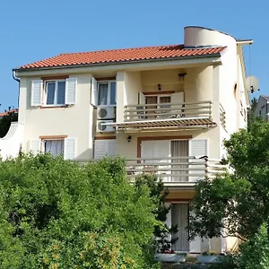 https://apartments-kristina-klenovica.primorje-gorskikotar.com