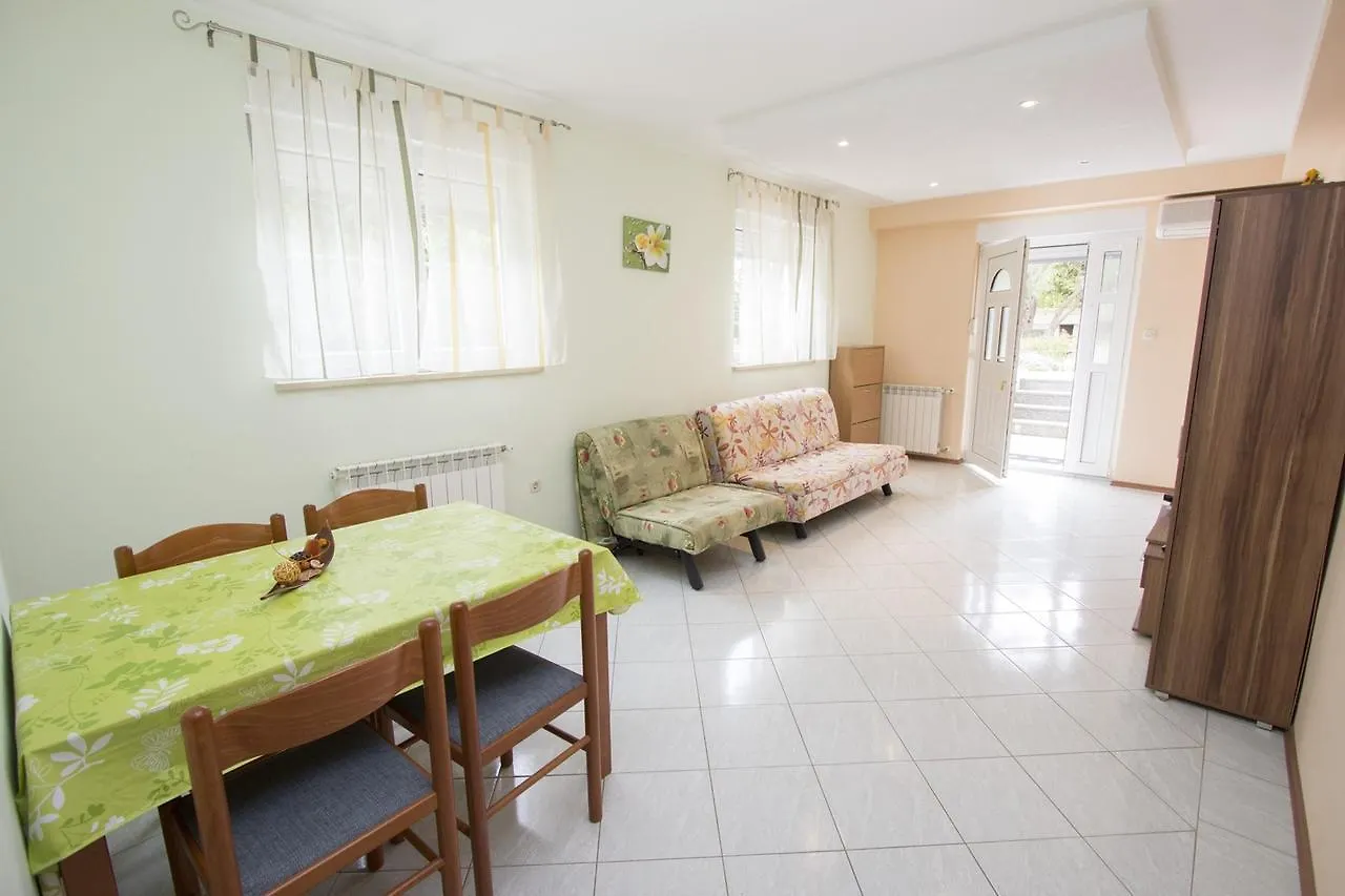 Apartments Rajci 罗维尼