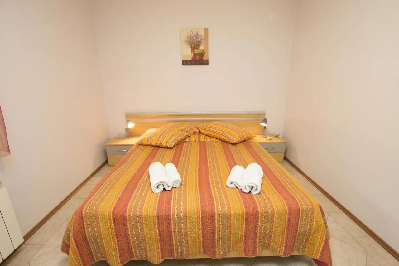 Apartments Rajci 罗维尼